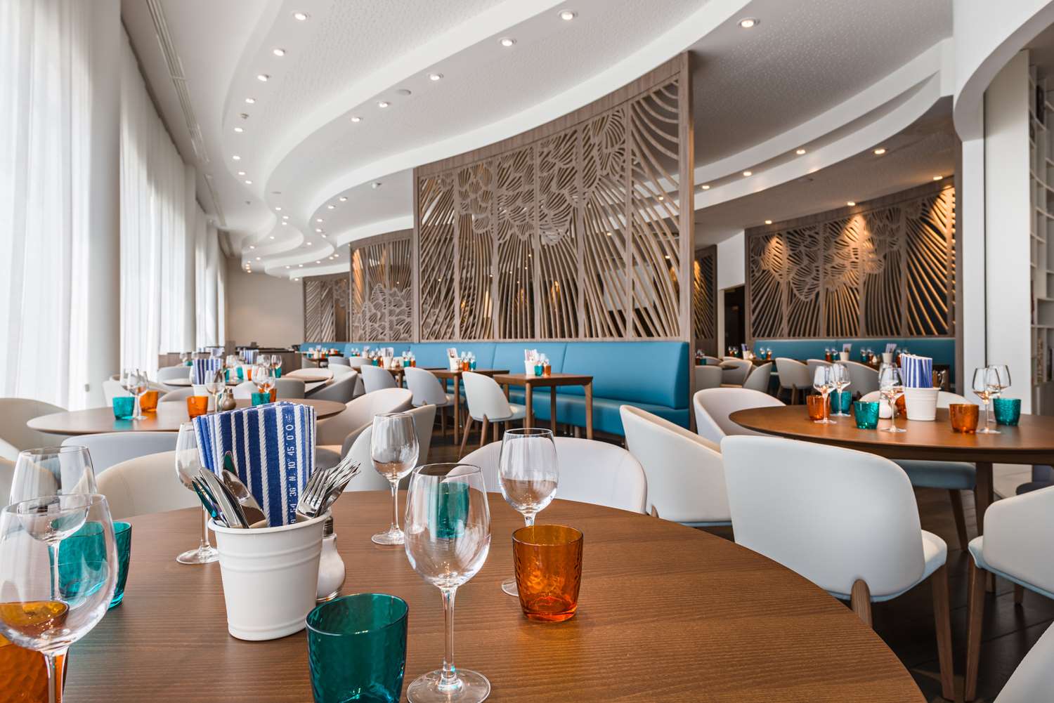 Golden Tulip Marseille — accueil et restaurant